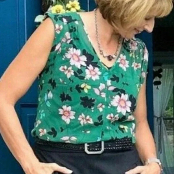 CABI NWOT 3619 Floral Print Sheer V-Neck Blouse in Green - Picture 1 of 8
